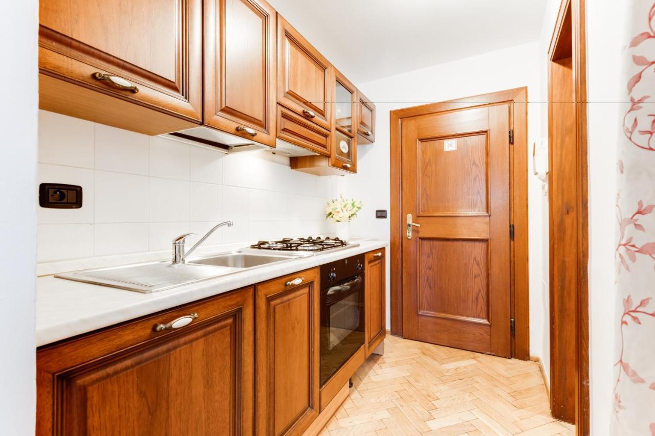 Charles Bridge Royal Apartments - Castle District Praga Exterior foto