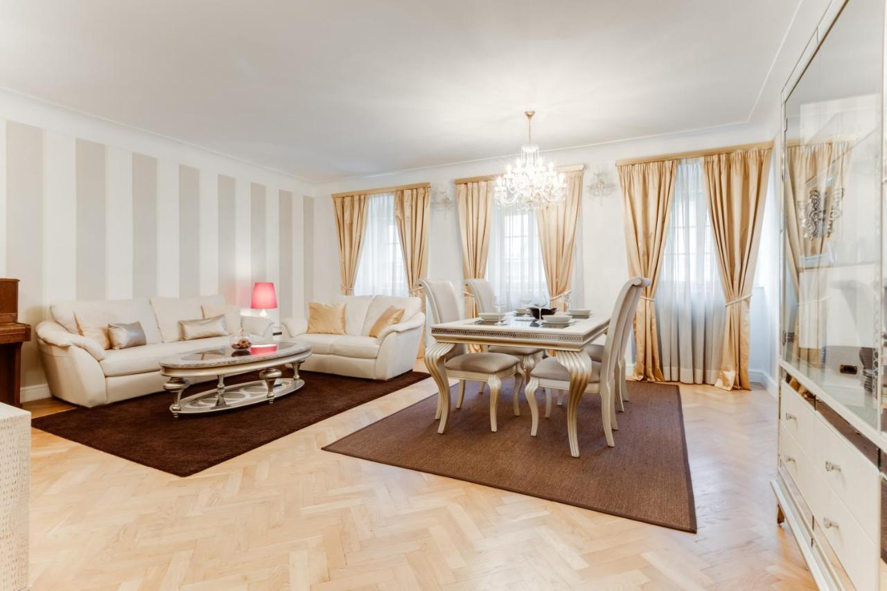 Charles Bridge Royal Apartments - Castle District Praga Exterior foto