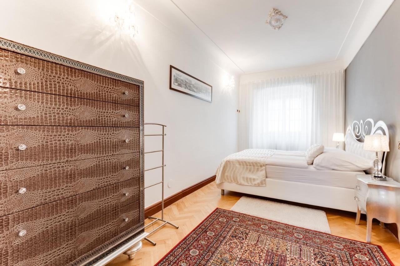Charles Bridge Royal Apartments - Castle District Praga Exterior foto
