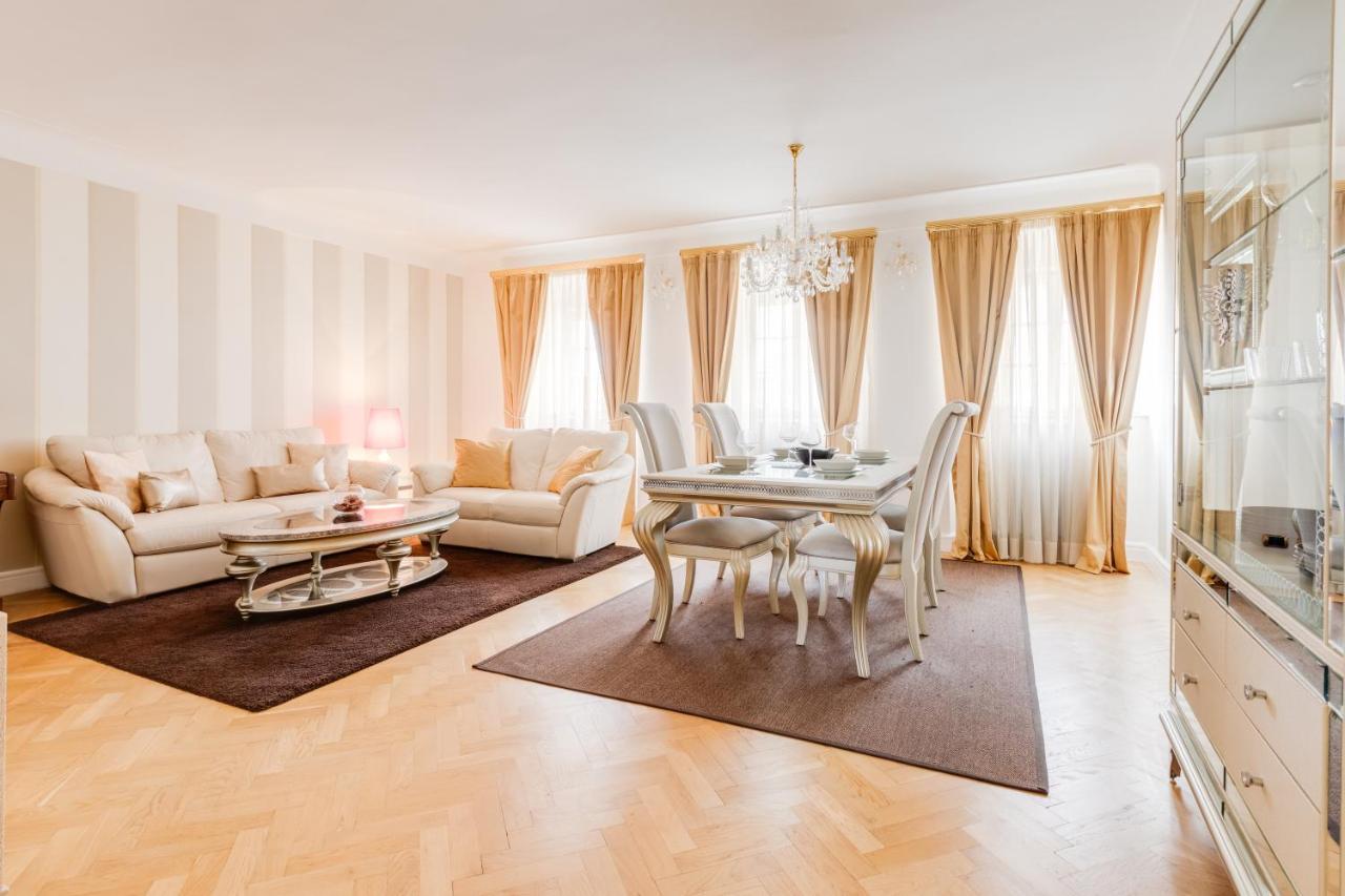 Charles Bridge Royal Apartments - Castle District Praga Exterior foto