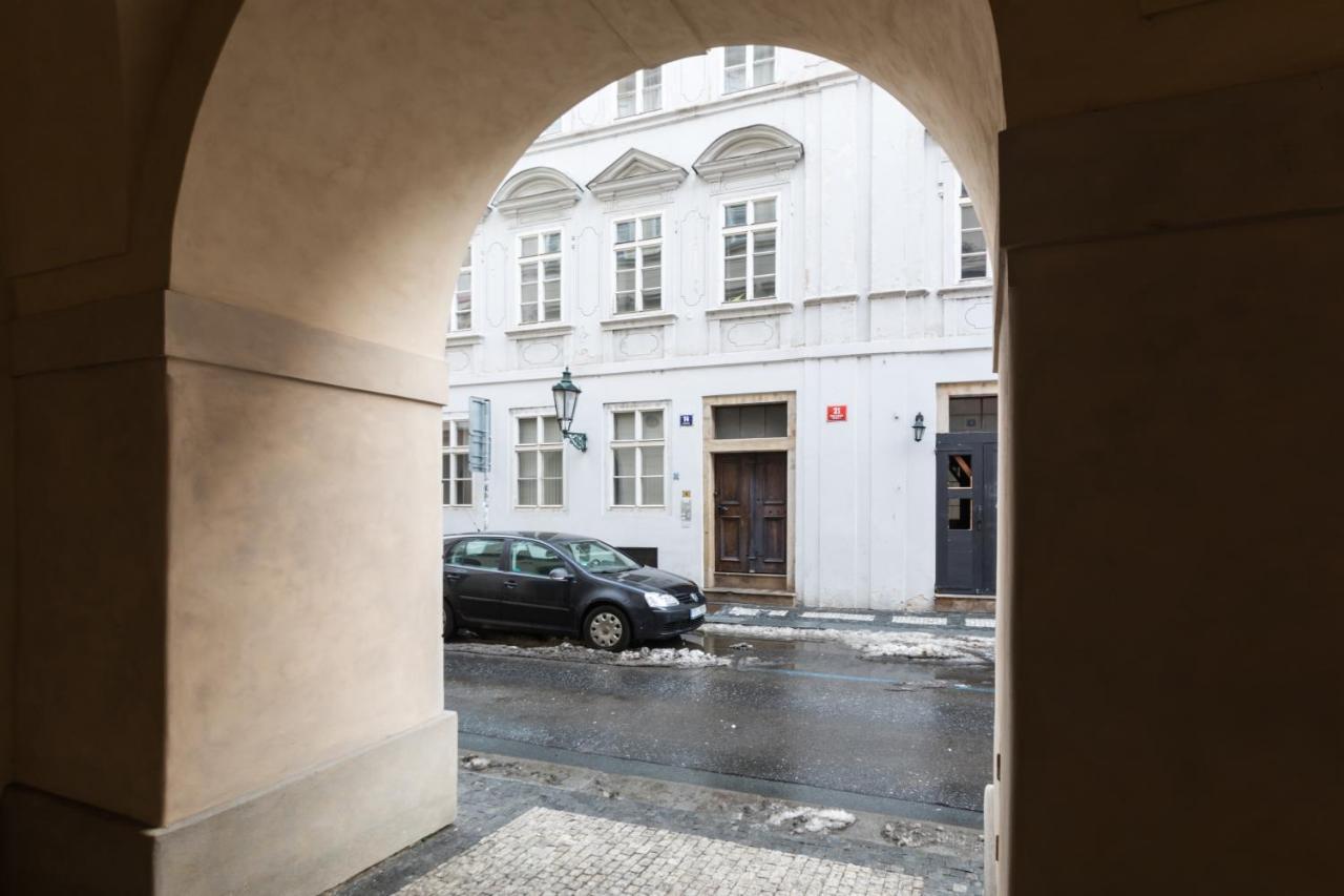 Charles Bridge Royal Apartments - Castle District Praga Exterior foto