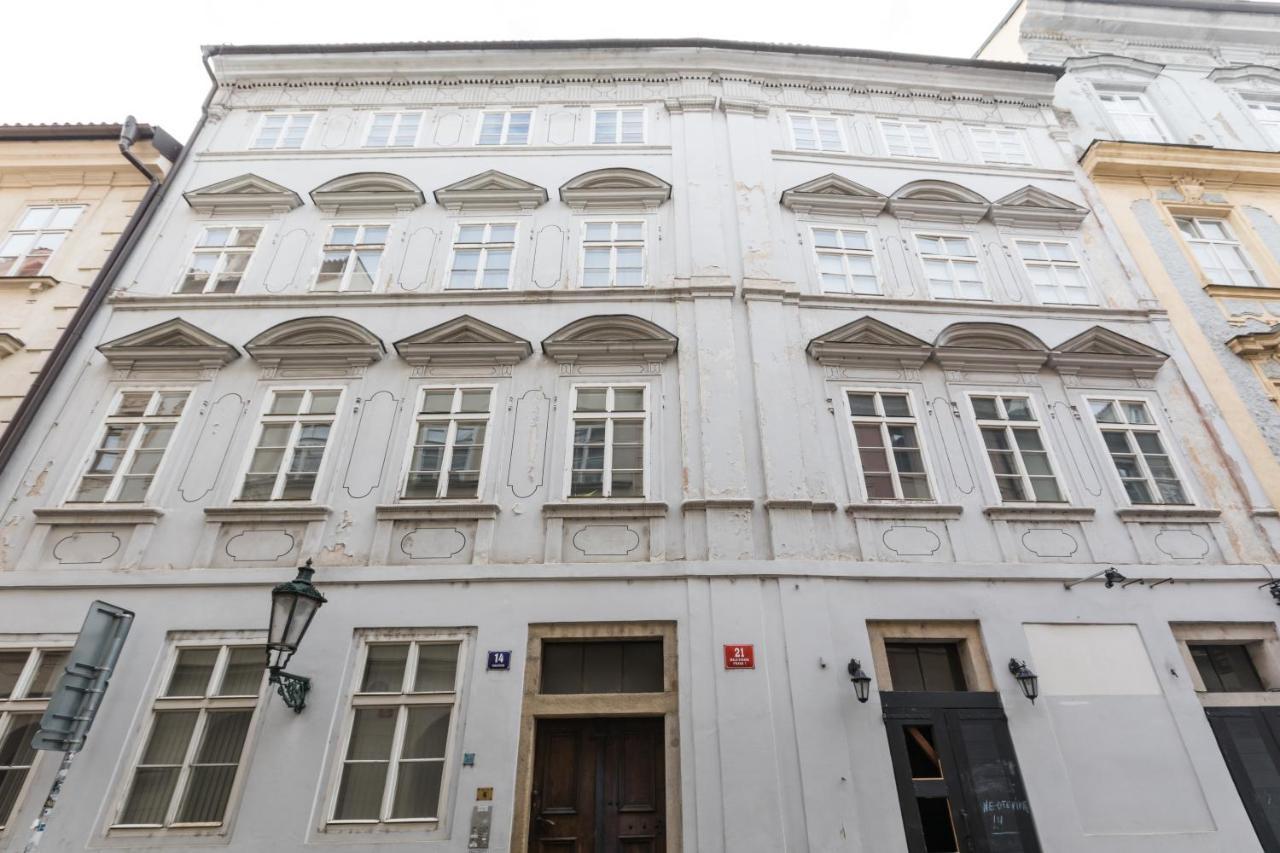 Charles Bridge Royal Apartments - Castle District Praga Exterior foto