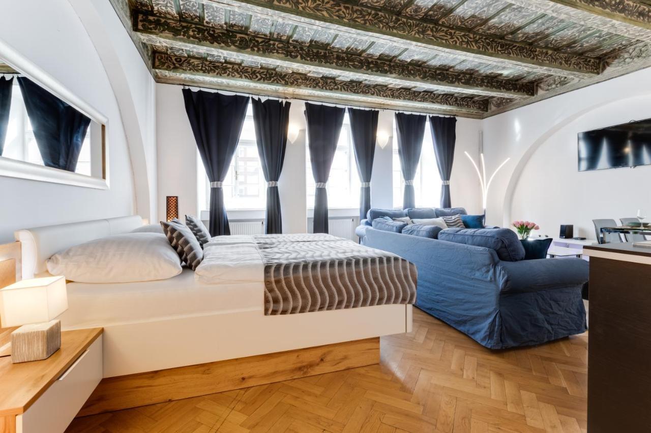 Charles Bridge Royal Apartments - Castle District Praga Exterior foto