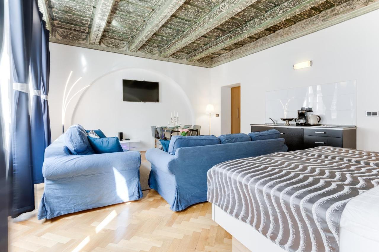 Charles Bridge Royal Apartments - Castle District Praga Exterior foto