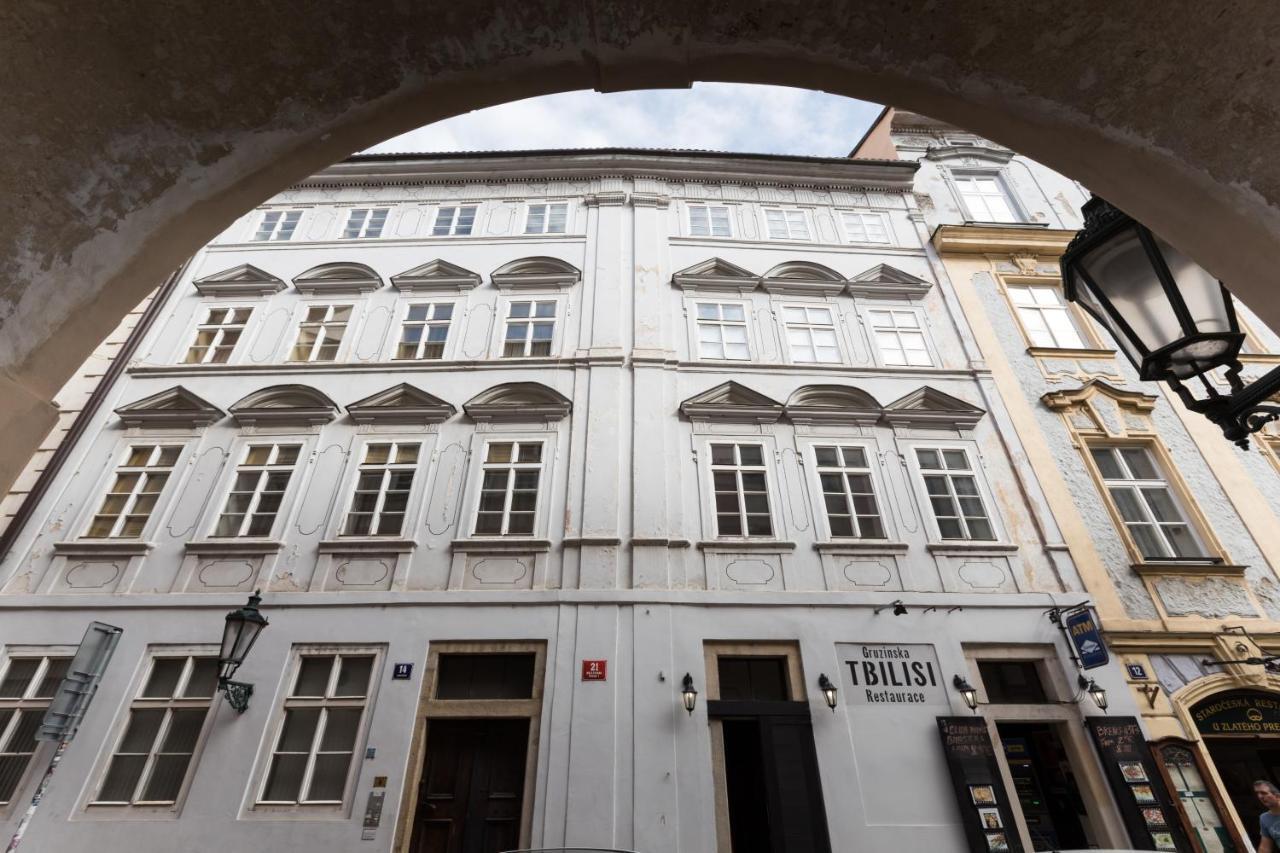 Charles Bridge Royal Apartments - Castle District Praga Exterior foto